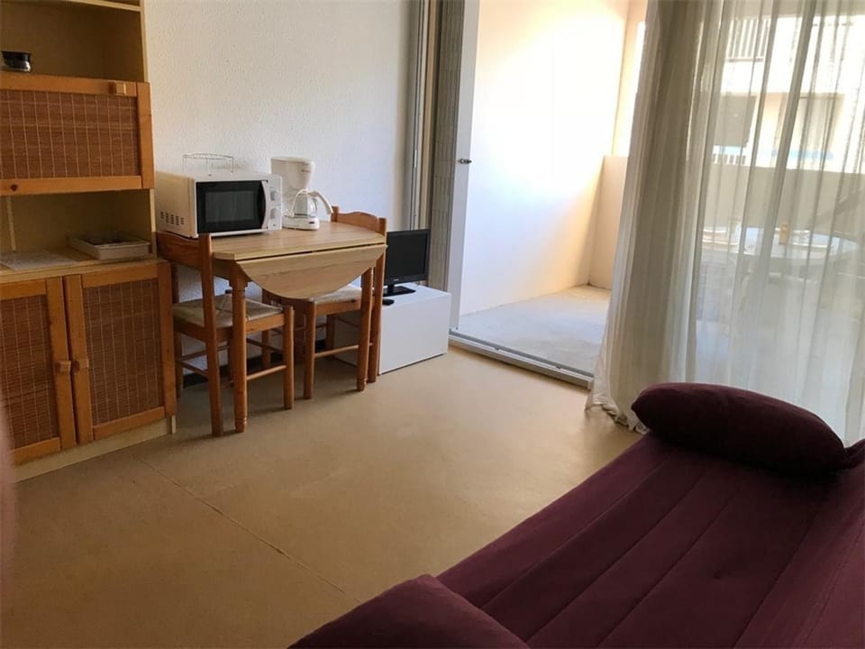 Studio cabine avec piscine, plage à 50m, parking privé, commerces à 400m - FR-1-81-339 Cabin in Leucate
