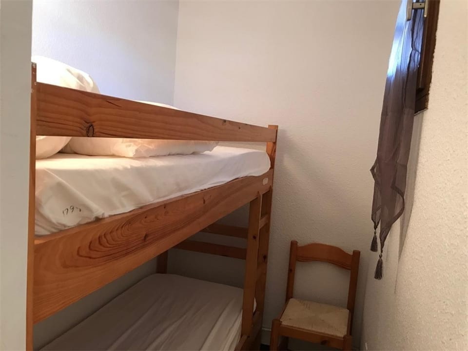 Studio cabine avec piscine, plage à 50m, parking privé, commerces à 400m - FR-1-81-339 Cabin in Leucate
