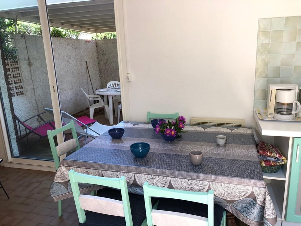 Villa T4 pour 8 pers. à 350m de la plage avec 3 terrasses, parking privé et équipements complets - FR-1-81-415 Villa in Leucate