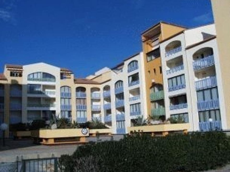 Studio cabine avec loggia, 4 pers, mer à 50m, commerces à 150m, proche Aqualand - FR-1-81-231 Cabin in Le Barcarès