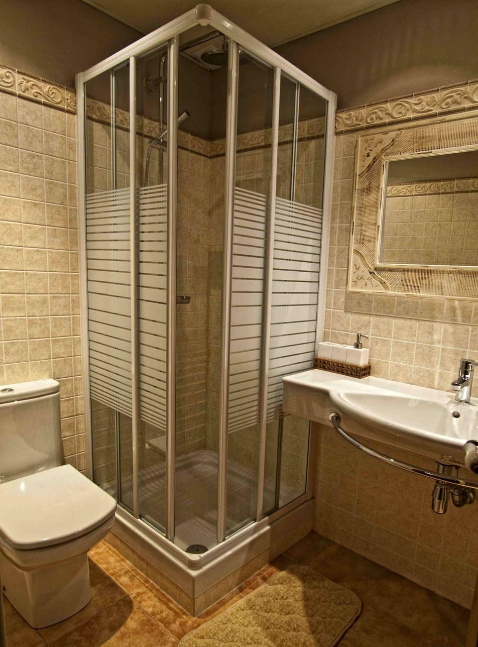 Shower, Toilet