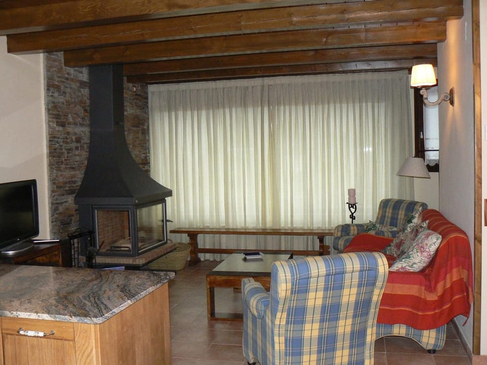 Living room, Garden view, Mountain view