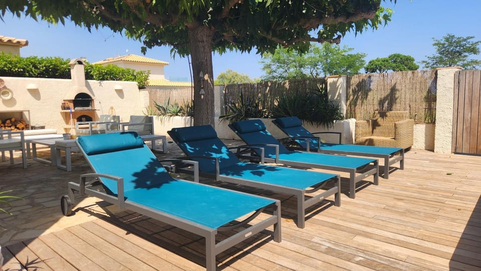 Pool view, Swimming pool, sunbed