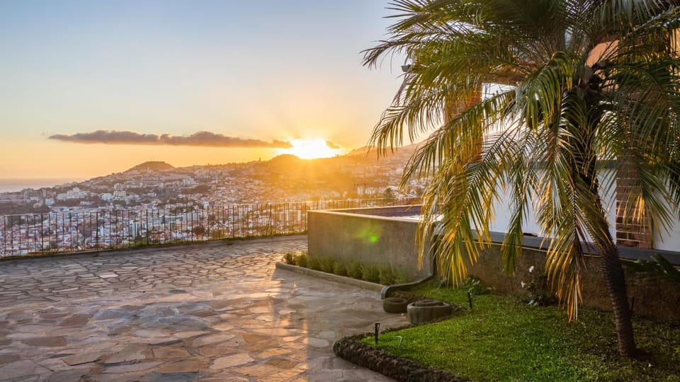 Casa da Pinheira II - By Wehost House in Funchal