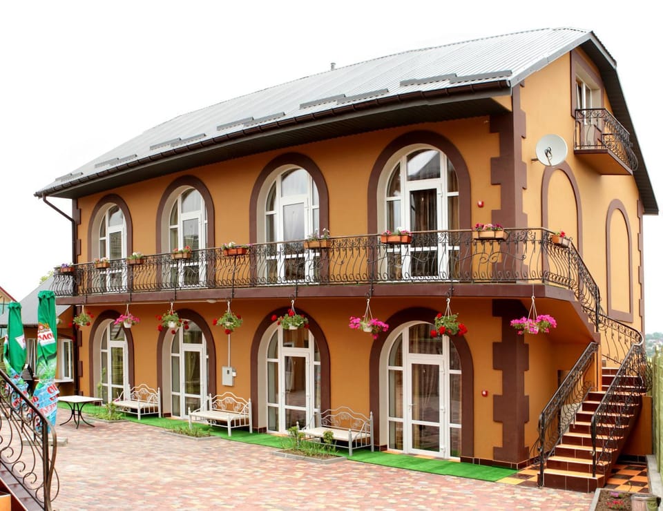 Sadyba Smotrytska Perlyna Inn in Ukraine