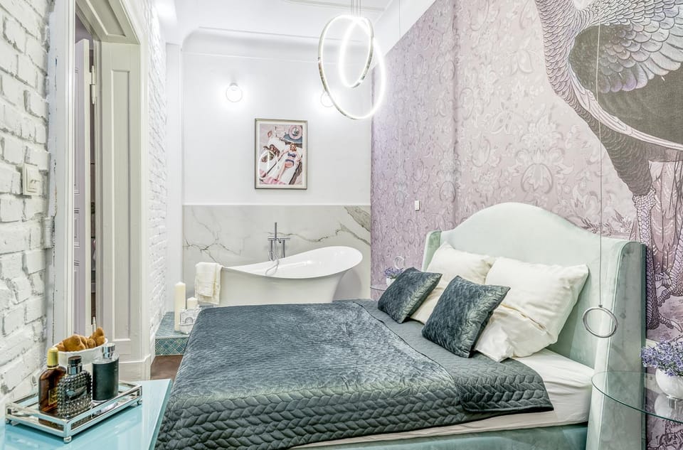 Bed, Bathroom, Photo of the whole room, Decorative detail, Seating area, Bedroom, Area and facilities, Bath, locker, towels