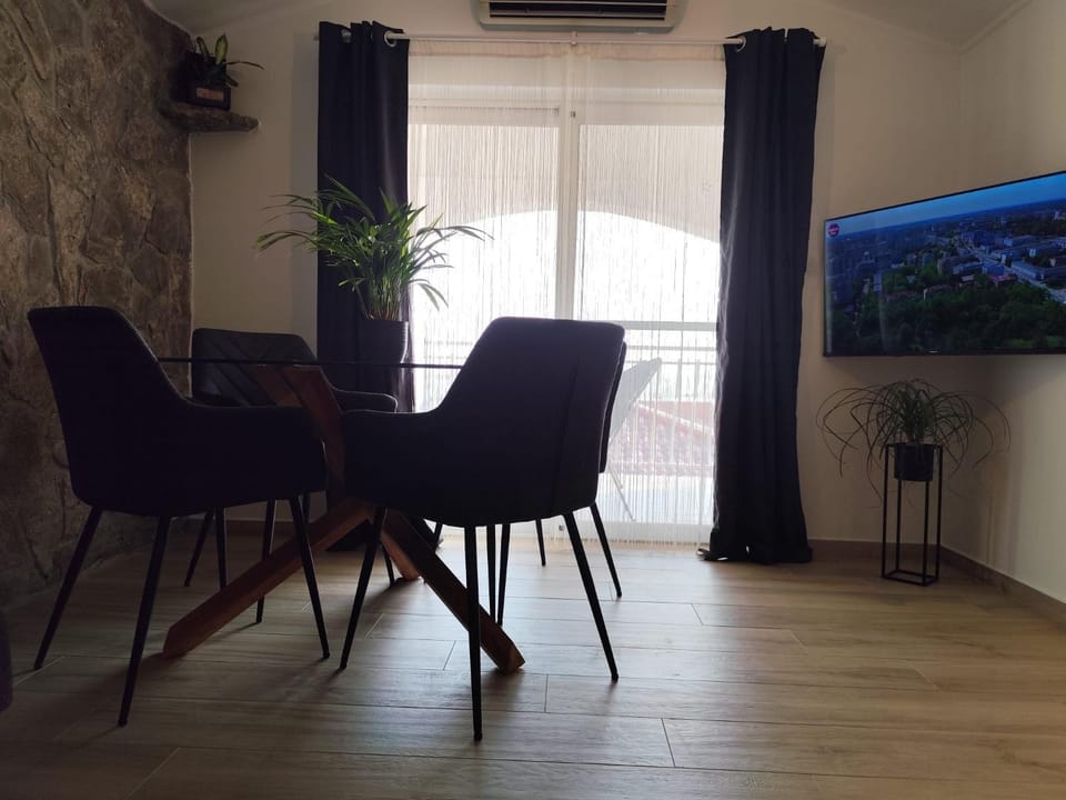 TV and multimedia, Dining area
