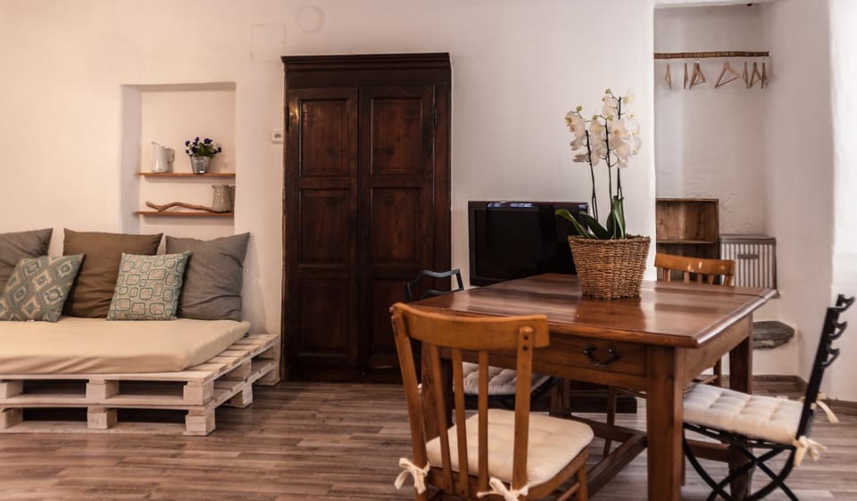 Photo of the whole room, Seating area, Dining area
