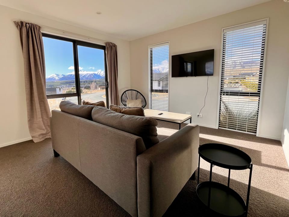 TV and multimedia, Living room, Mountain view