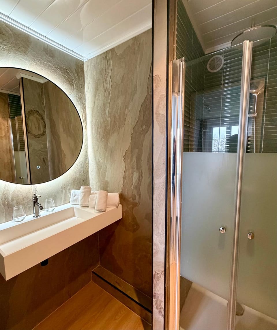 Shower, Bathroom, towels