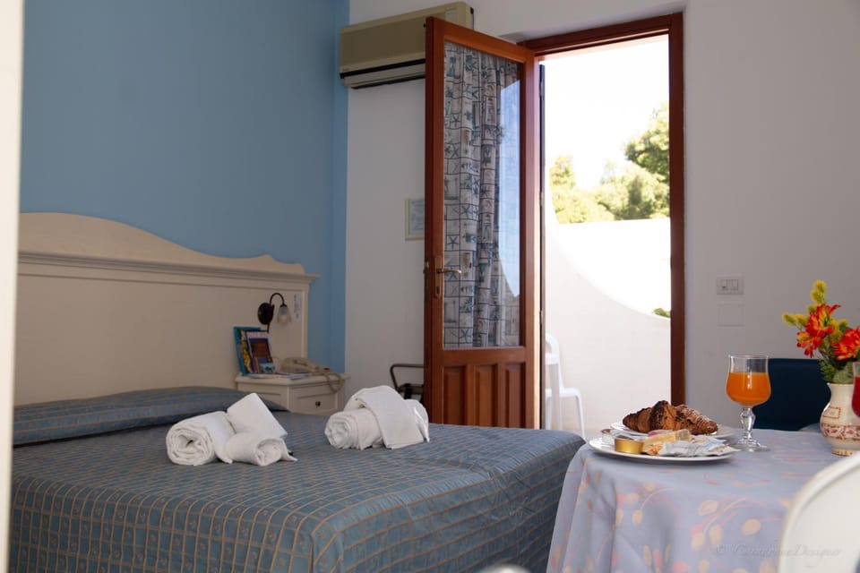 Bed, Balcony/Terrace, Bedroom