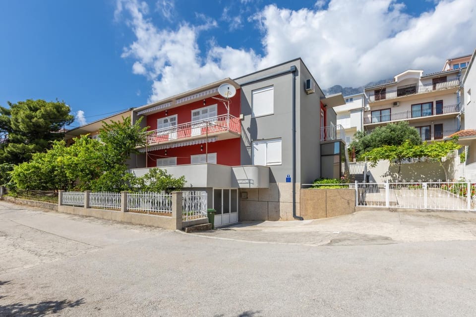 Property building, Day