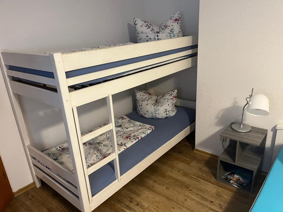 Bed, Photo of the whole room, bunk bed