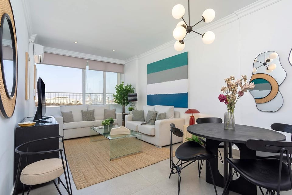 TV and multimedia, Living room, Seating area, Dining area, air conditioner
