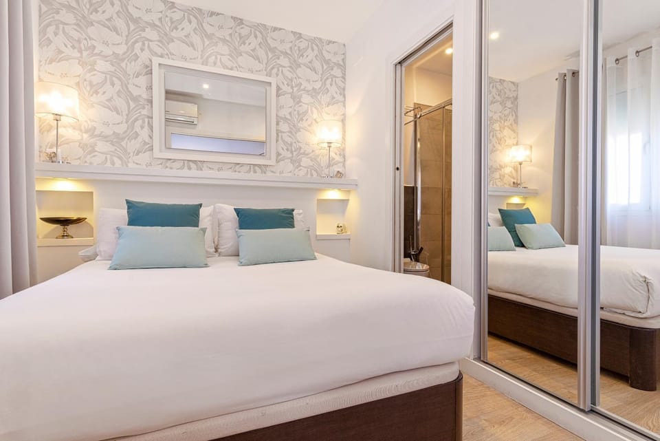 Bed, Photo of the whole room, Bedroom, wardrobe