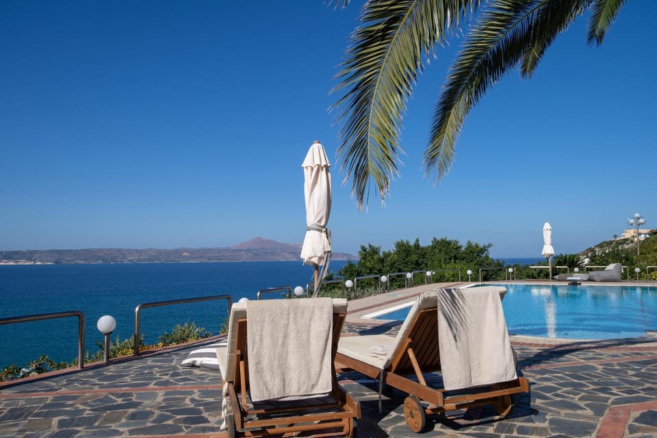 Pool view, Swimming pool, sunbed