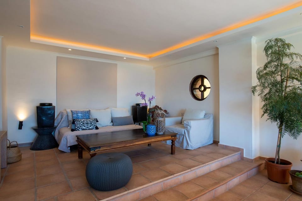 Living room, Seating area