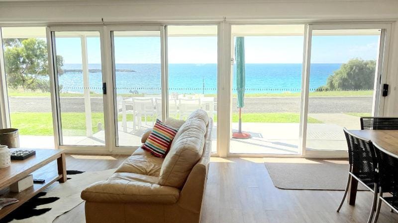 Living room, Dining area, Sea view