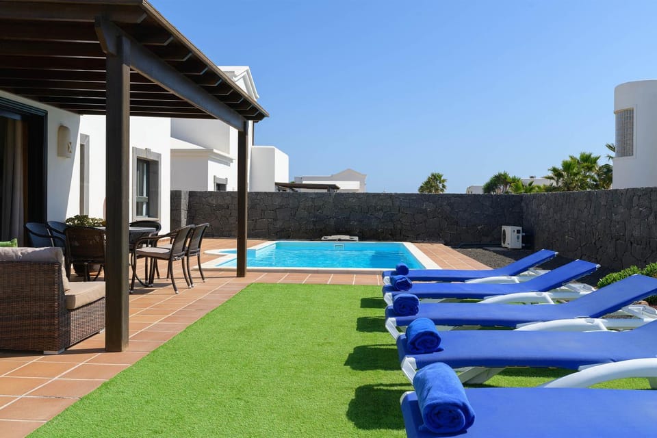 Day, View (from property/room), Balcony/Terrace, Pool view, Swimming pool, sunbed