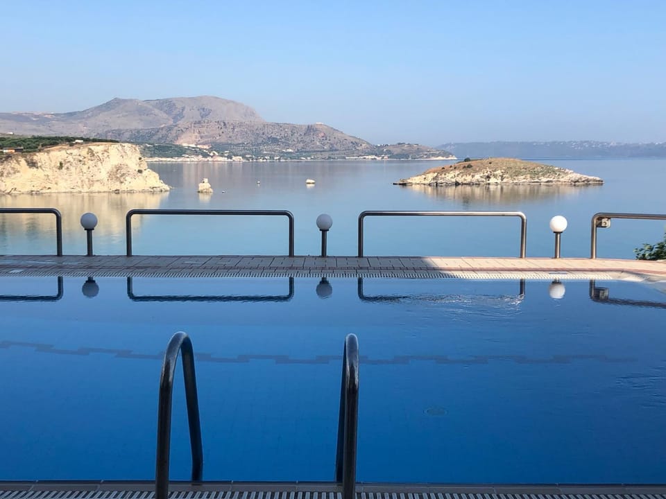 Nearby landmark, Day, Natural landscape, View (from property/room), Balcony/Terrace, Mountain view, Pool view, Sea view, Swimming pool, sunbed