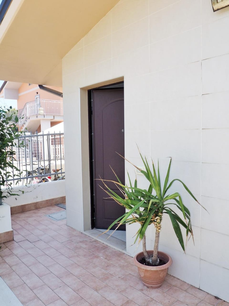 Patio, Facade/entrance, Balcony/Terrace