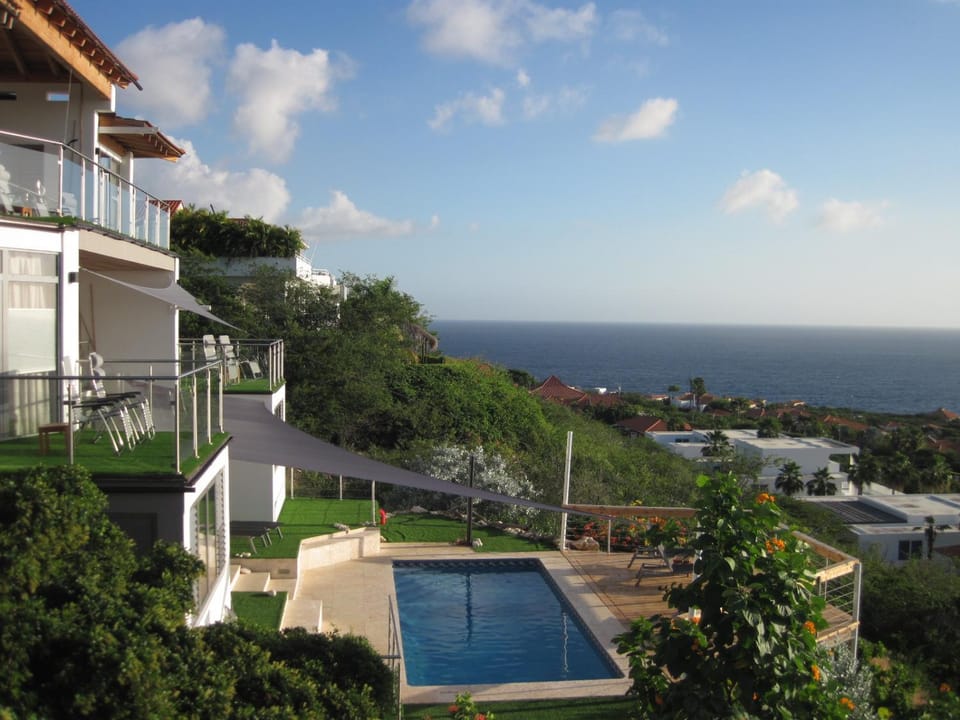 Property building, Sea view, Swimming pool