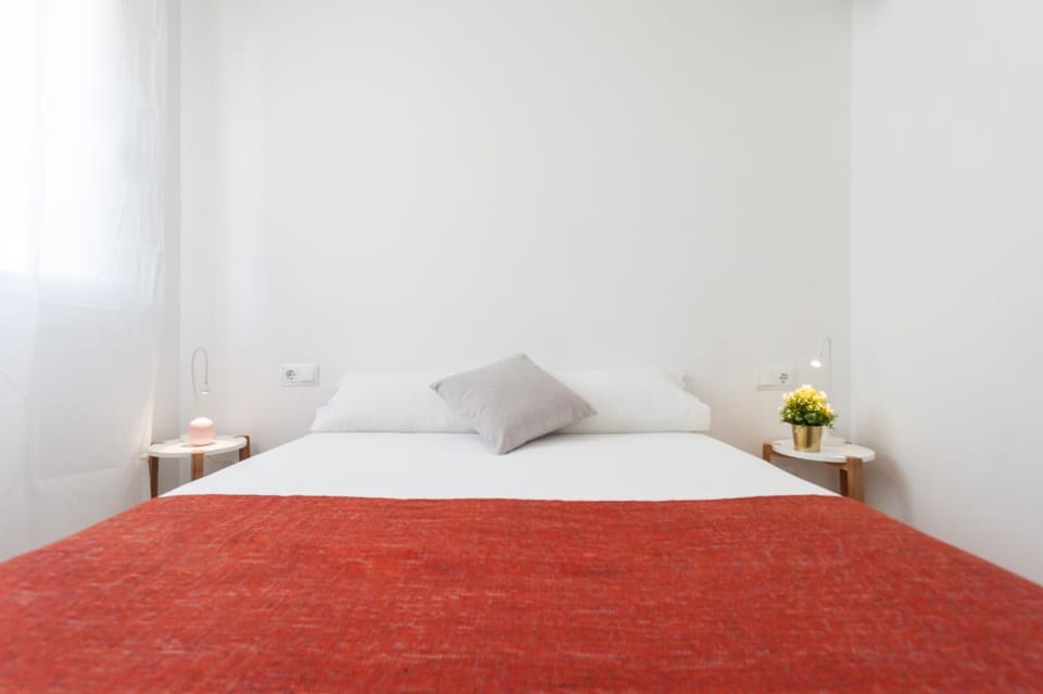 Bed, Photo of the whole room, Bedroom
