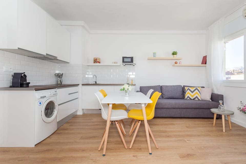 Coffee/tea facilities, Kitchen or kitchenette, Living room, Seating area, Dining area, minibar, washing machine
