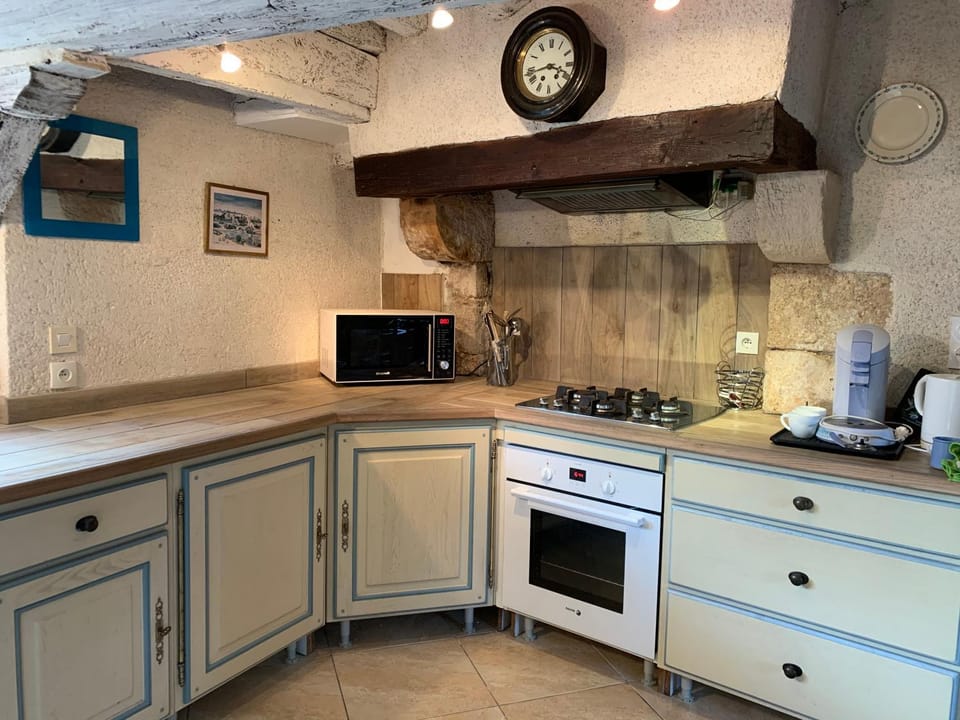 dishwasher, minibar, pet friendly, stove, toaster