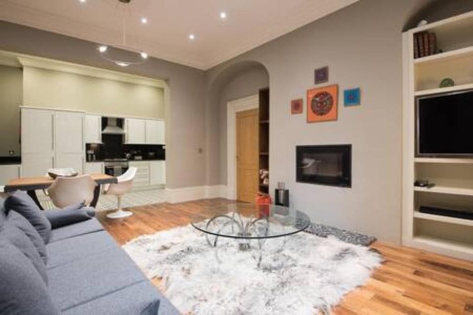 TV and multimedia, Kitchen or kitchenette, Living room, Other, Dining area, Area and facilities