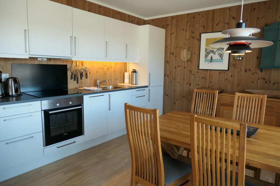 Dining area, kitchen
