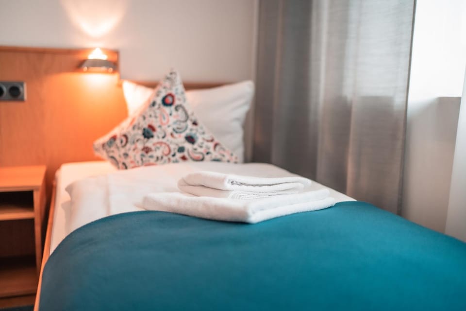 Airport Lounge Hotel Düsseldorf Bed and Breakfast in Dusseldorf