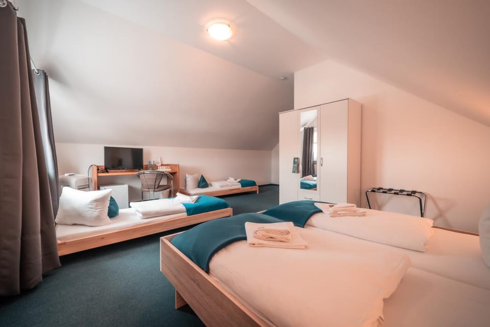 Airport Lounge Hotel Düsseldorf Bed and Breakfast in Dusseldorf