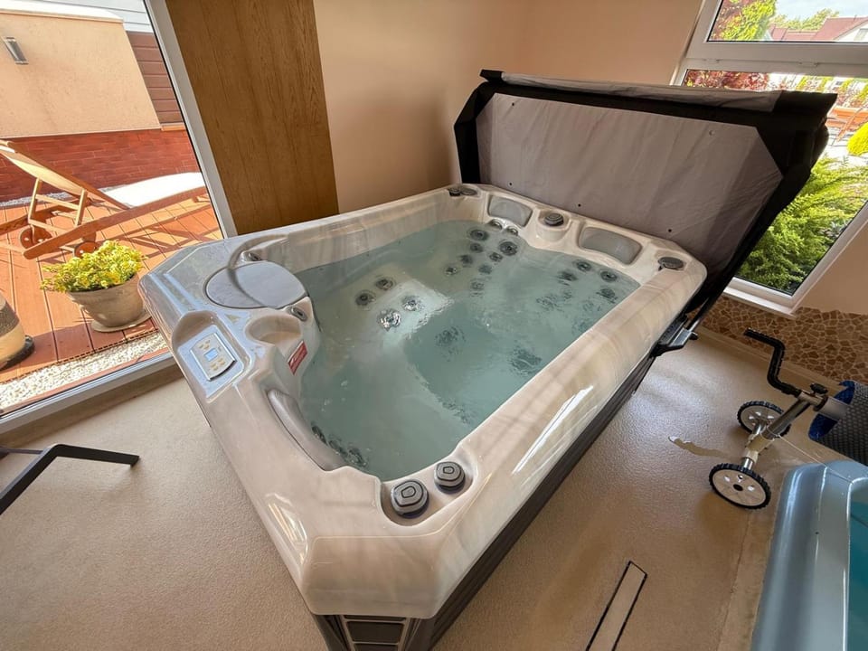 Hot Tub, Hot Tub, Bath