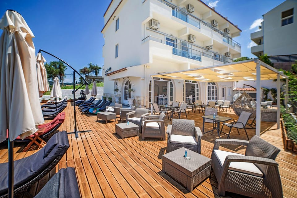 Property building, Patio, Seating area, sunbed
