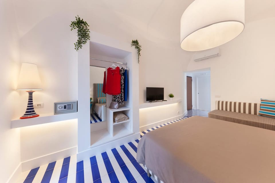 TV and multimedia, Bedroom, safe