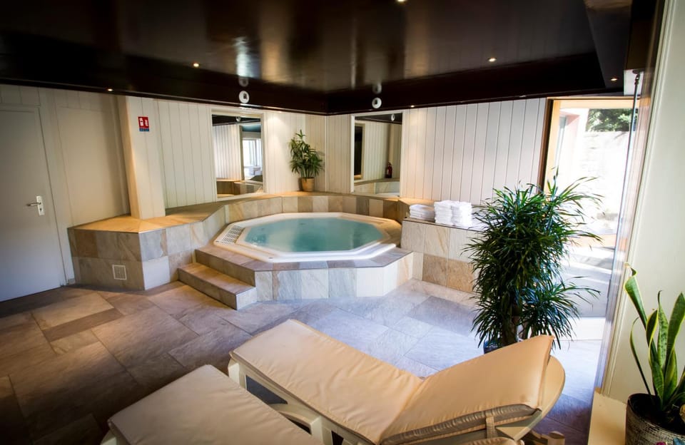 Hot Tub, Spa and wellness centre/facilities