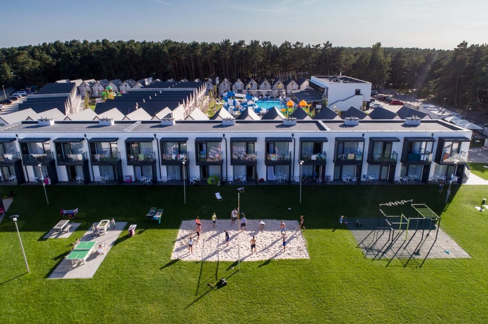 Natural landscape, Activities, Children play ground, Garden, Balcony/Terrace, Seating area, On site, Garden view, Area and facilities, Area and facilities, Sports, Entertainment, children, group of guests