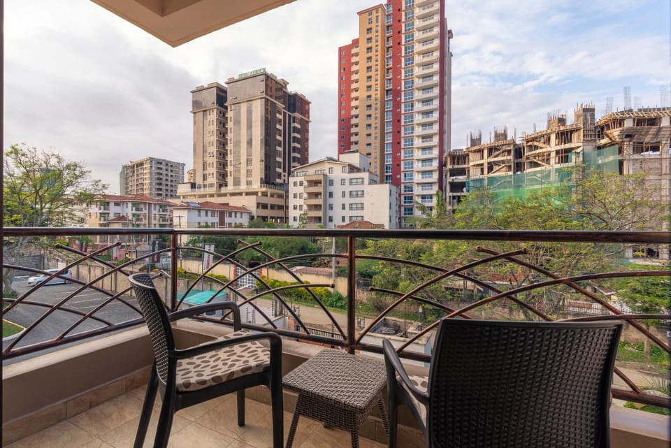 View (from property/room), Balcony/Terrace, Seating area, City view, Quiet street view