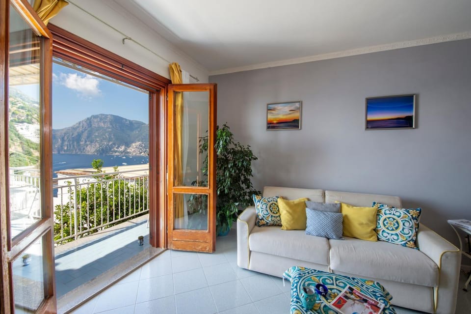 Patio, Natural landscape, View (from property/room), Balcony/Terrace, Living room, Seating area, Mountain view