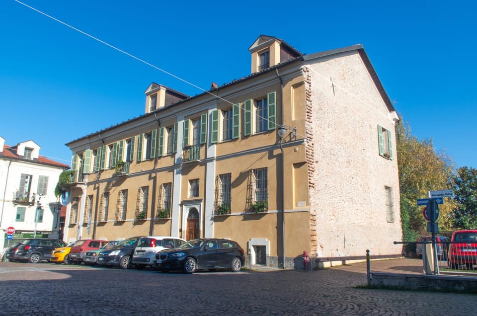 Property building, Neighbourhood
