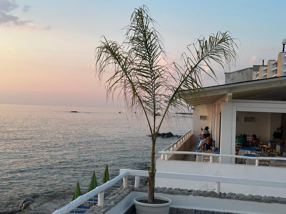 Restaurant/places to eat, Natural landscape, View (from property/room), Balcony/Terrace
