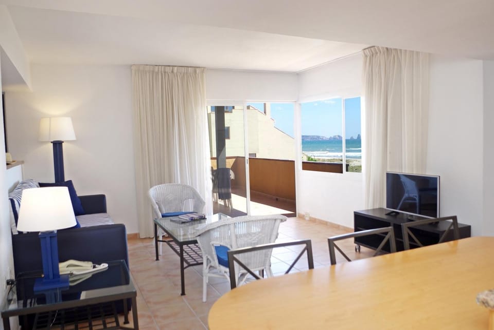 Balcony/Terrace, Living room, Dining area, Sea view