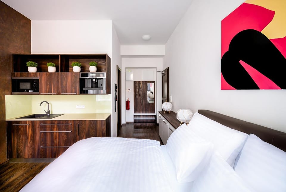 Bed, Bedroom, Breakfast, Drinks, Alcoholic drinks, Non alcoholic drinks