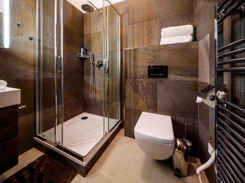 Shower, Bathroom, Guests, Family