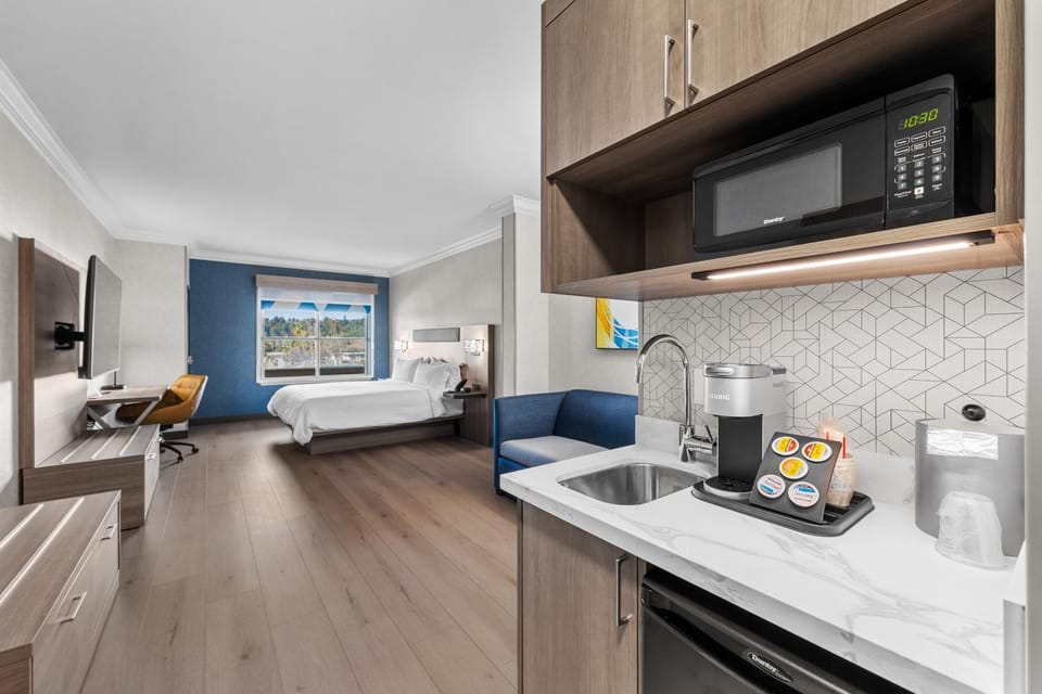 TV and multimedia, Coffee/tea facilities, Living room, Seating area, minibar