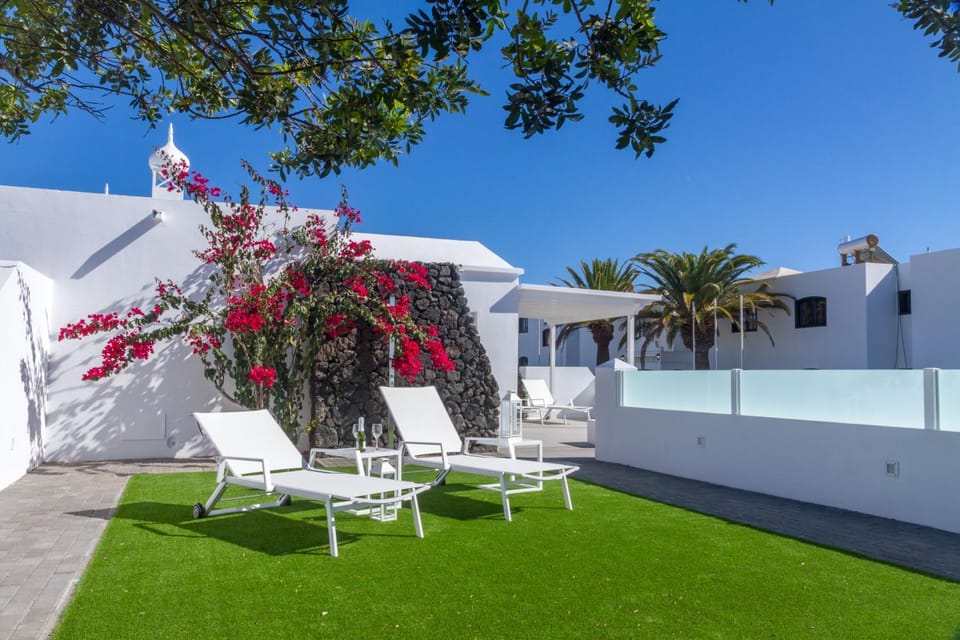 Property building, Balcony/Terrace, Balcony/Terrace