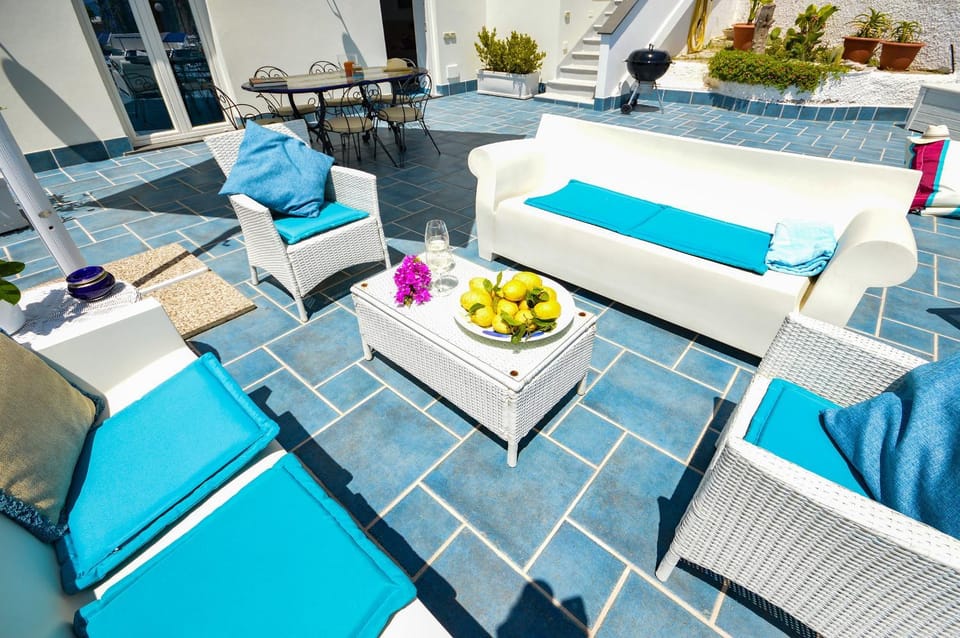 BBQ facilities, Balcony/Terrace, Living room, Seating area, Dining area