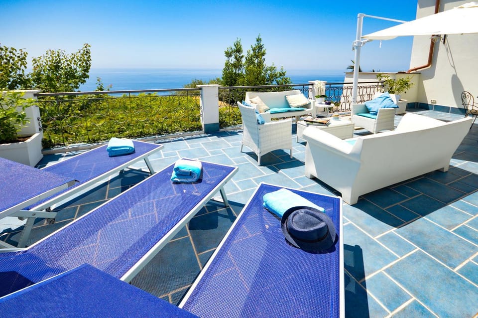 Patio, Balcony/Terrace, Living room, Seating area, Dining area