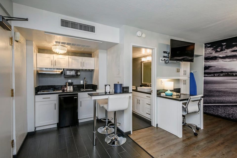 Kitchen or kitchenette